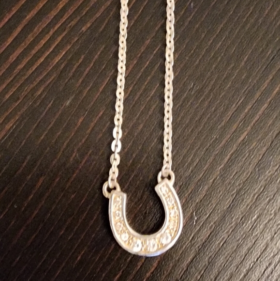 Sterling silver and lucky horseshoe necklace - Picture 4 of 9